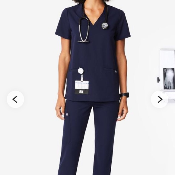 FIGS S CASMA THREE POCKET SCRUB TOP NAVY BLUE - Picture 3 of 8